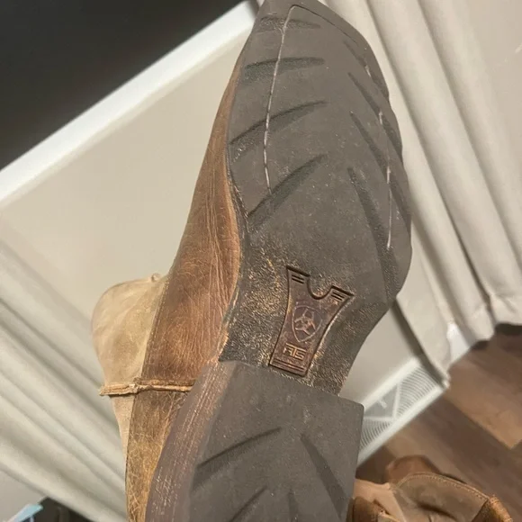 Ariat Brown Cowboy Western Boots with Square Toe
11EE - Picture 14 of 15